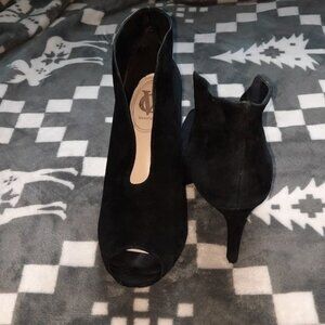 Vince Camuto Black Suede Signature Ronnie Plunge Peep Toe Bootie Size 7.5
